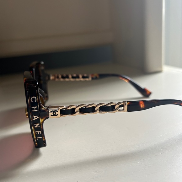 Chanel sunglasses - Picture 4 of 5